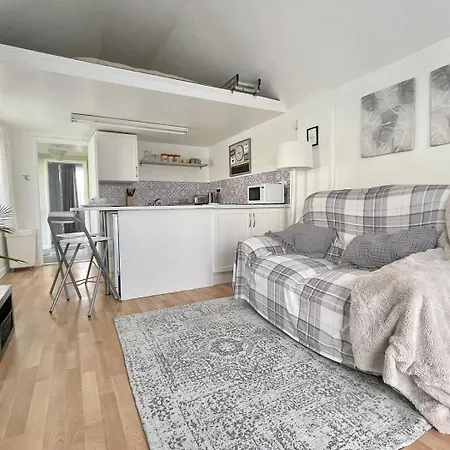 Cozy Saltford Retreat With Garden Apartment